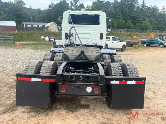 Image of International 7600 equipment image 4