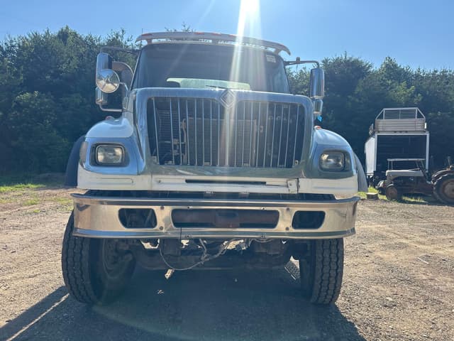 Image of International 7600 equipment image 2