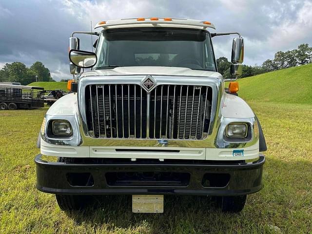 Image of International 7600 equipment image 4