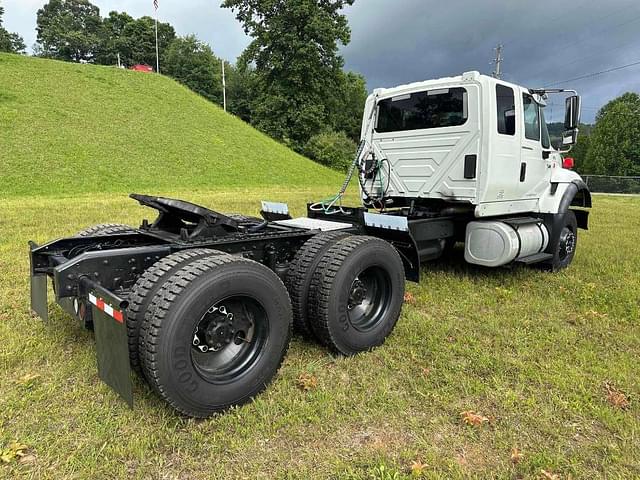 Image of International 7600 equipment image 3