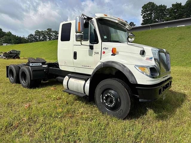 Image of International 7600 equipment image 1
