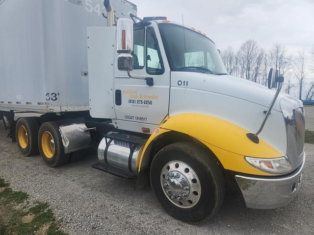 Image of International 8600 equipment image 3