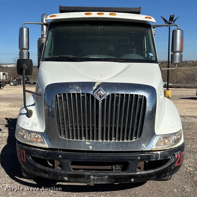 Image of International 8600 equipment image 1