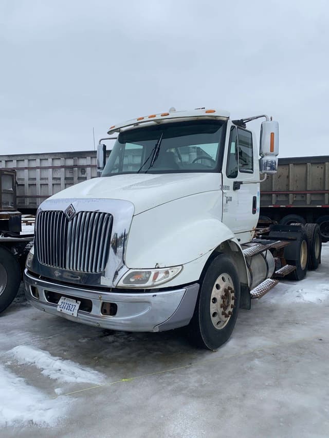 Image of International 8600 equipment image 1