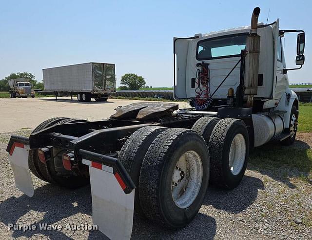 Image of International 8600 equipment image 4