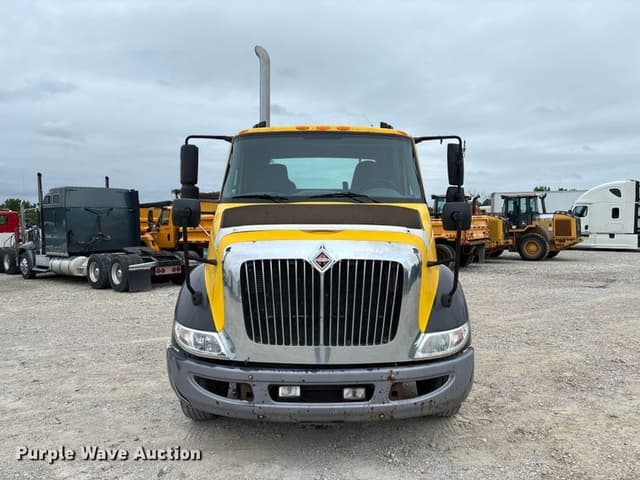 Image of International 8600 equipment image 1