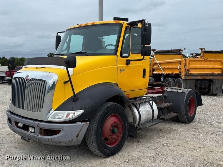 2007 International 8600 Equipment Image0