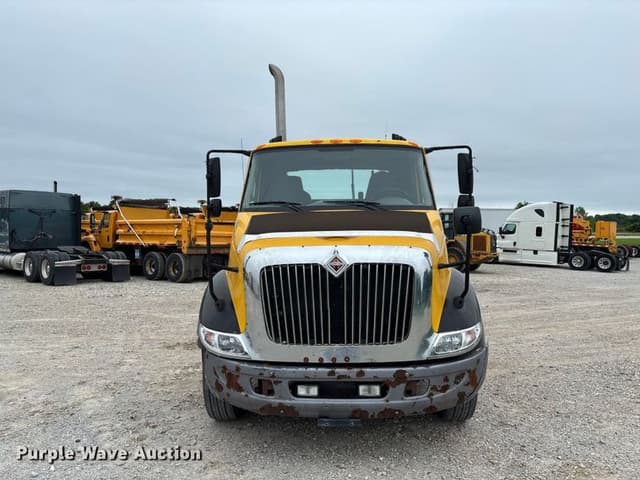 Image of International 8600 equipment image 1