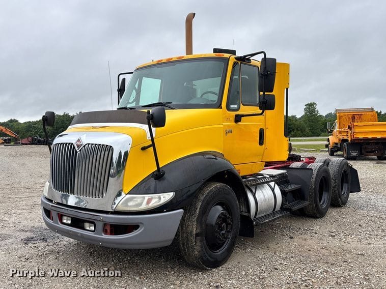 2007 International 8600 Equipment Image0