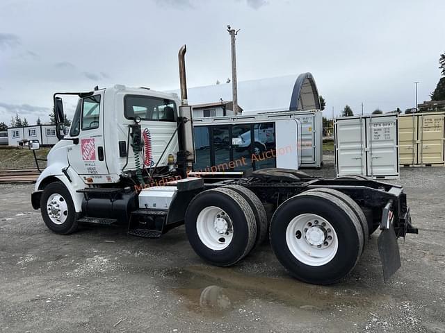 Image of International 8600 equipment image 3