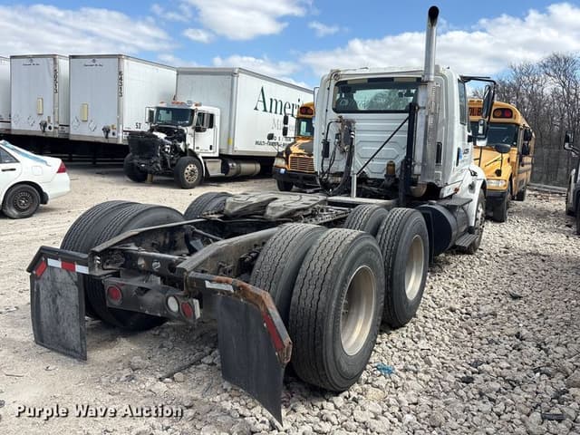 Image of International 8600 equipment image 4