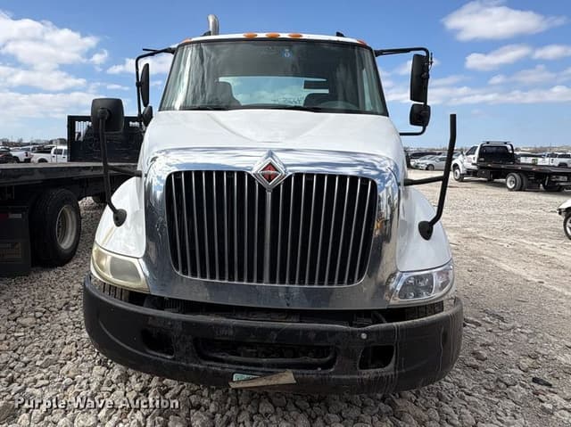 Image of International 8600 equipment image 1