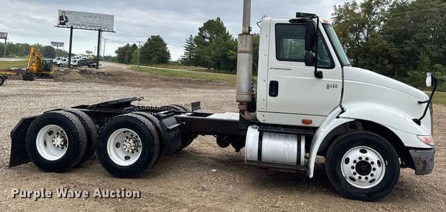 Image of International 8600 equipment image 3