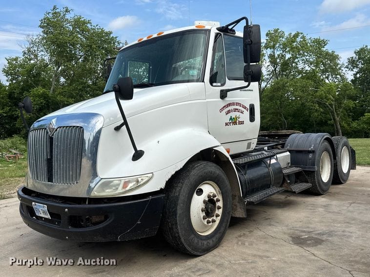 2007 International 8600 Equipment Image0