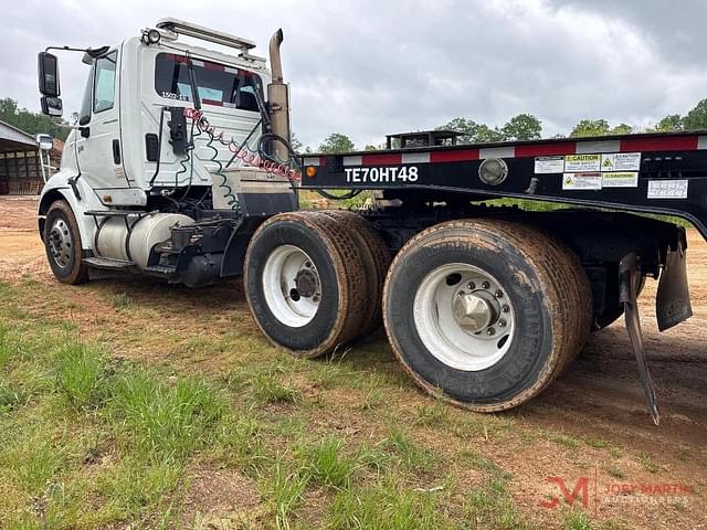 Image of International 8600 equipment image 3