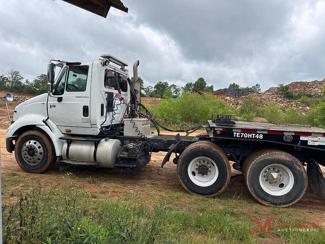 Image of International 8600 equipment image 4
