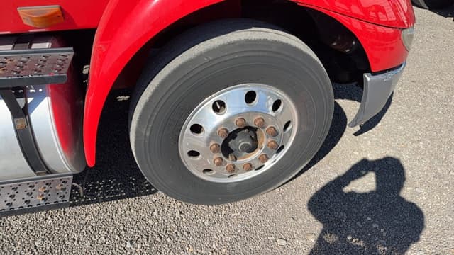 Image of International 8600 equipment image 4