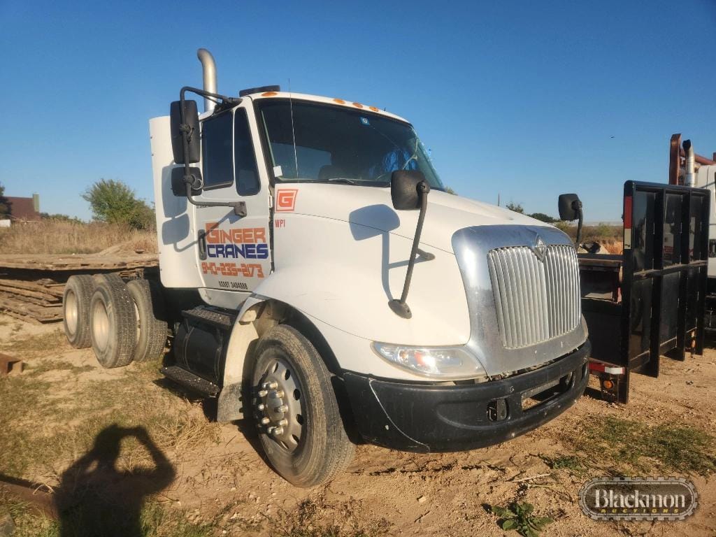 2007 International 8600 Equipment Image0