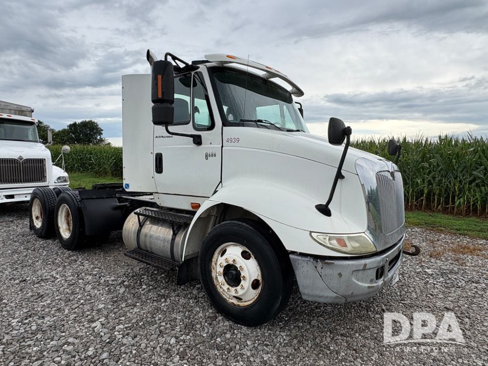 2007 International 8600 Equipment Image0