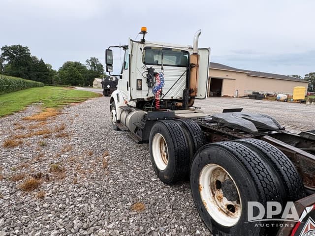 Image of International 8600 equipment image 1