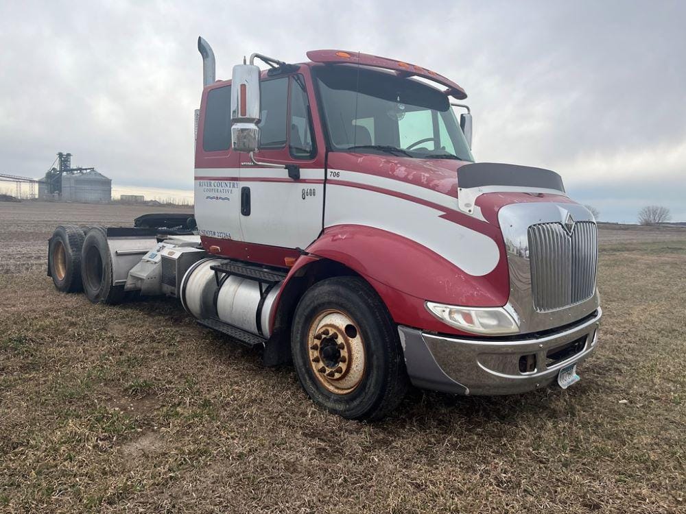 Main image International 8600