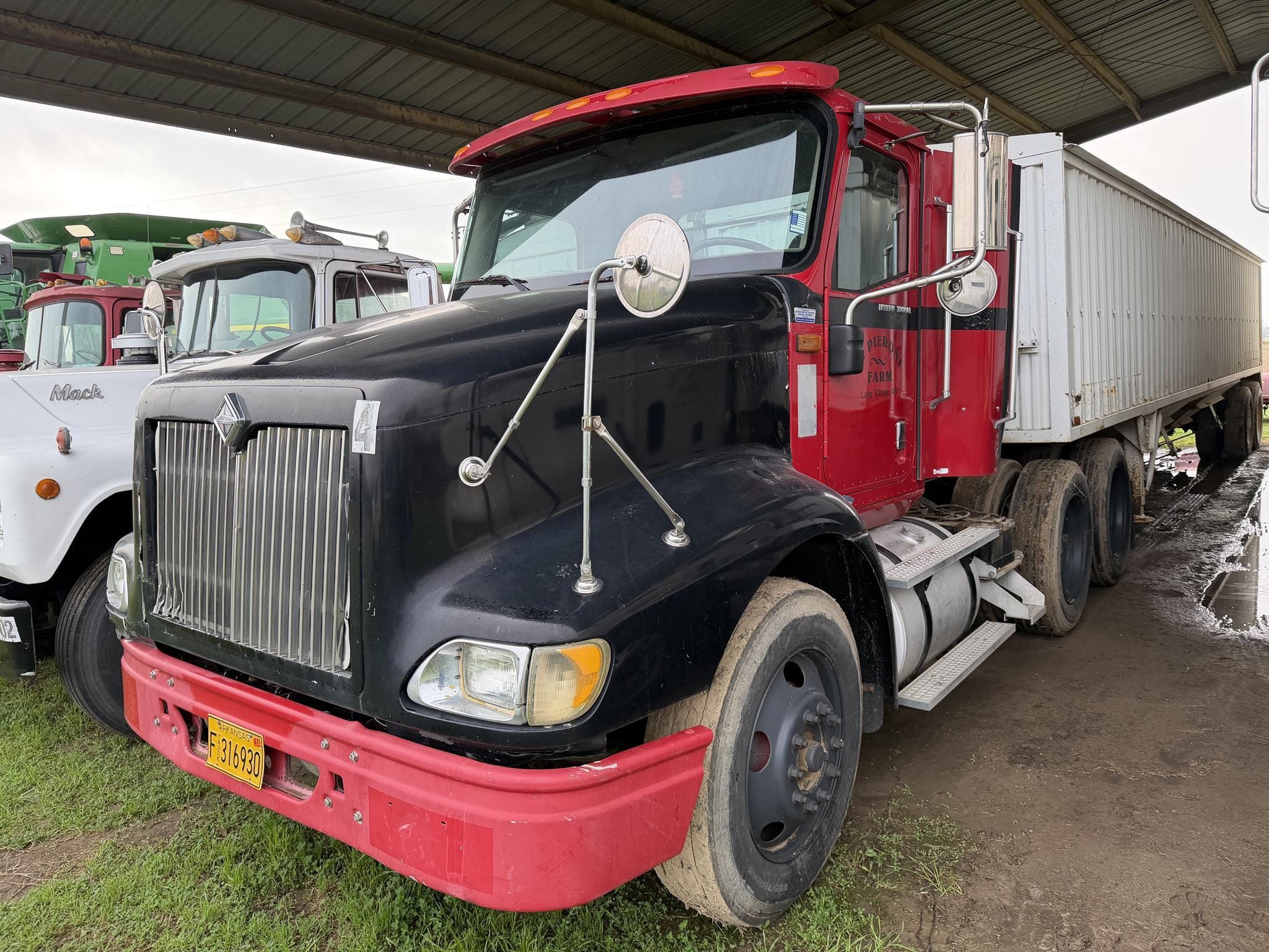 2007 International 9200 Equipment Image0