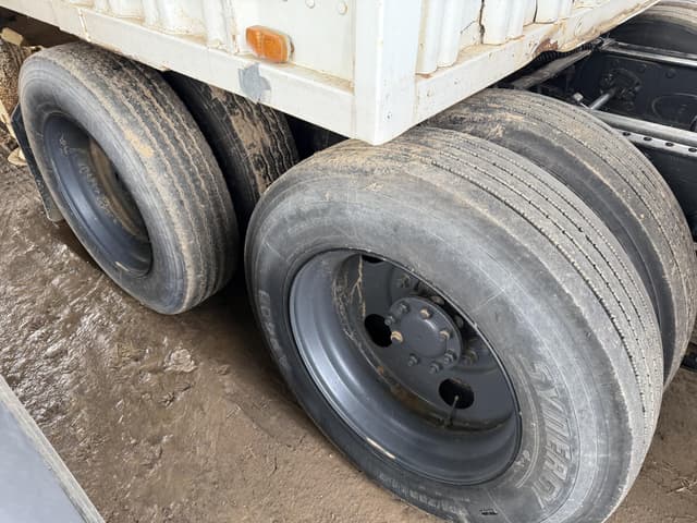 Image of International 9200 equipment image 4