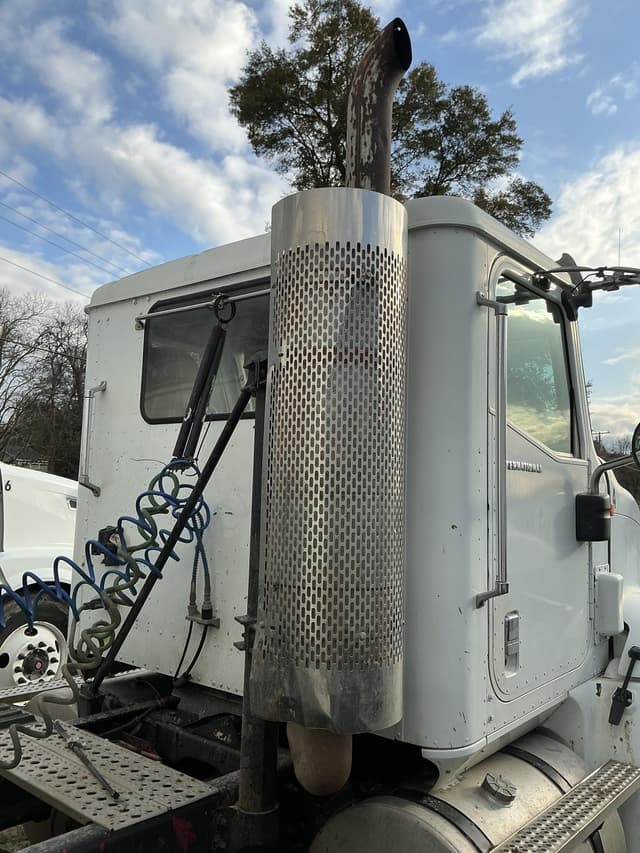 Image of International 9200 equipment image 2