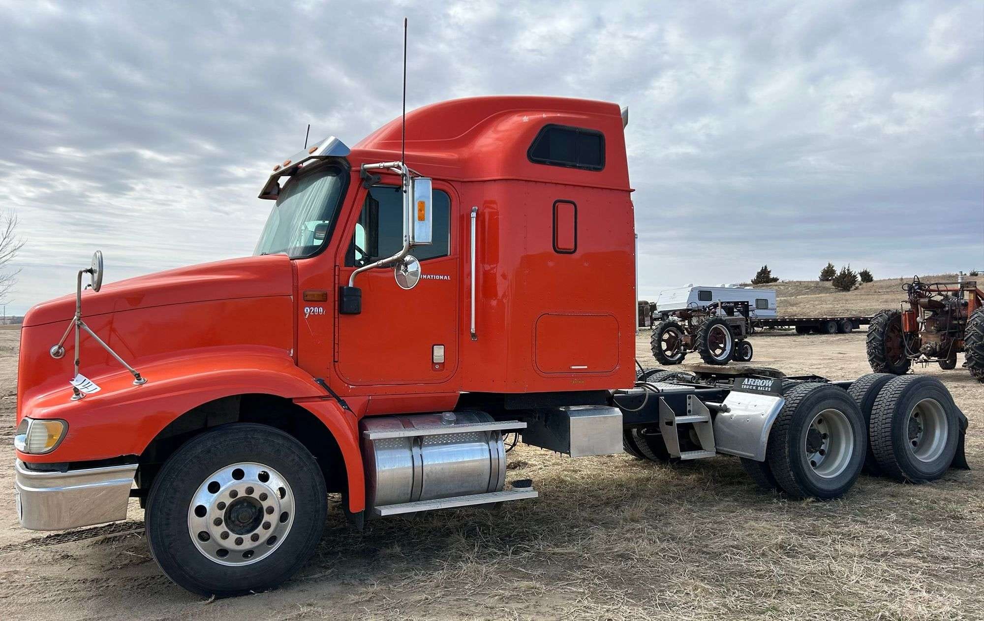 2007 International 9200i Equipment Image0