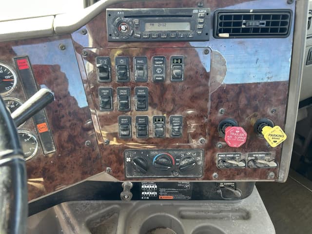 Image of International 9400i equipment image 4