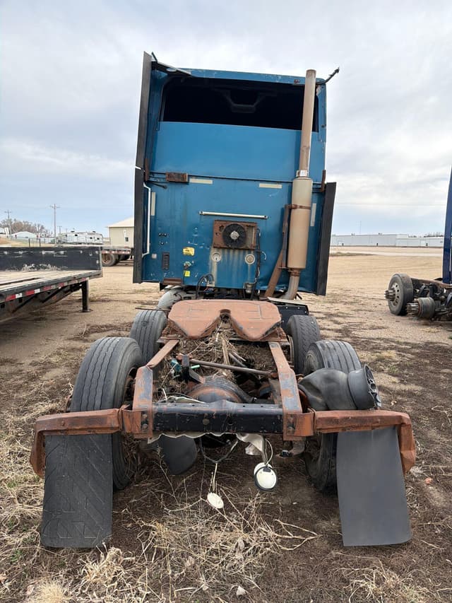 Image of International 9400 equipment image 4