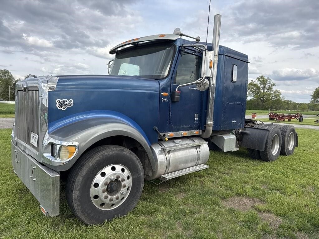 2007 International 9900 Equipment Image0