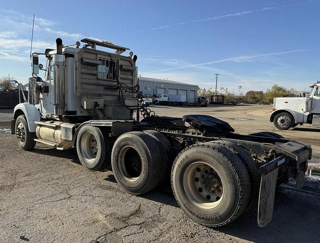 Image of International 9900I equipment image 1