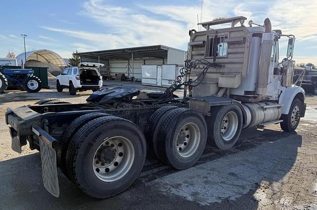 Image of International 9900I equipment image 3