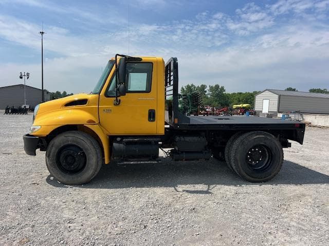 Image of International Durastar 4300 equipment image 2