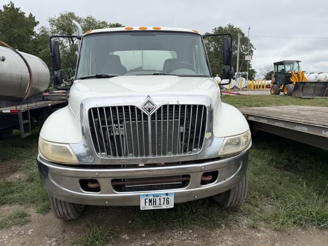 Image of International Durastar 4300 equipment image 1