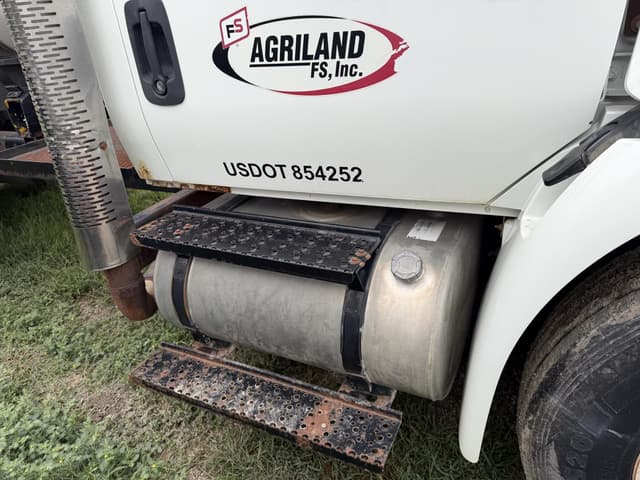 Image of International Durastar 4300 equipment image 3