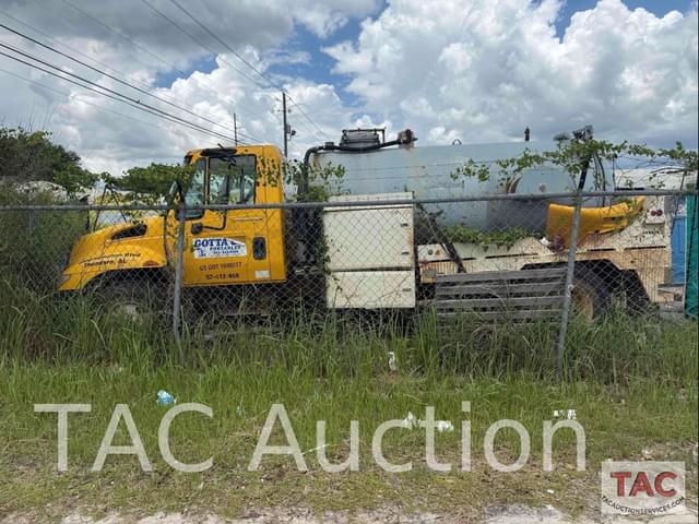 Image of International Durastar 4300 equipment image 2