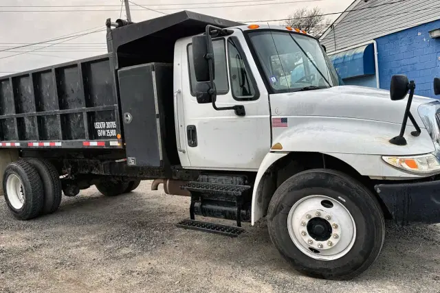 Image of International Durastar 4300 equipment image 4