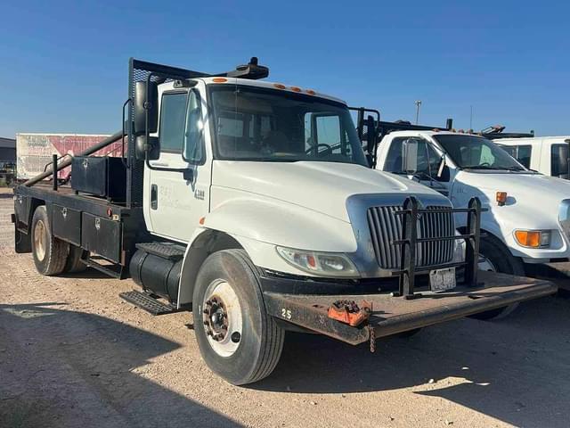 Image of International Durastar 4300 equipment image 1