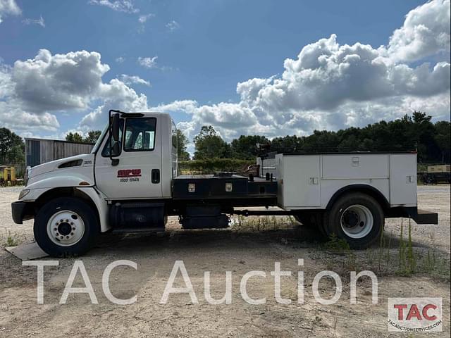 Image of International Durastar 4300 equipment image 1