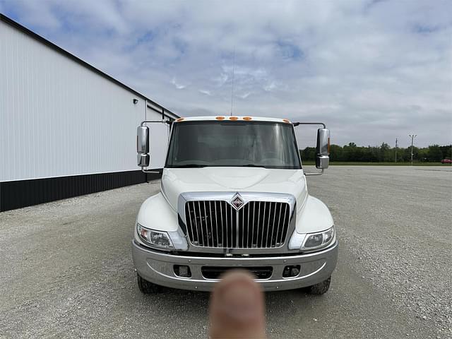 Image of International Durastar 4300 equipment image 1