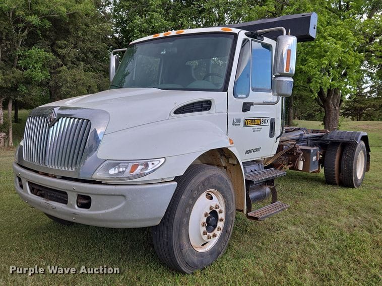 2007 International Durastar 4300 Equipment Image0