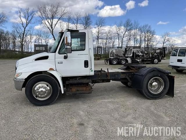 Image of International Durastar 4300 equipment image 1