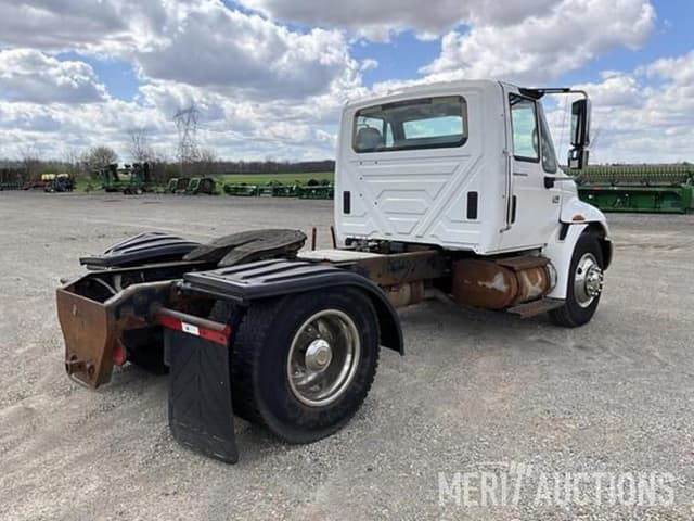 Image of International Durastar 4300 equipment image 4