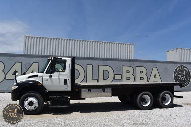 Image of International 4400 equipment image 3