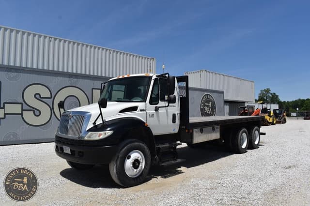 Image of International 4400 equipment image 1