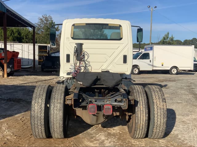 Image of International DuraStar 4400 equipment image 3