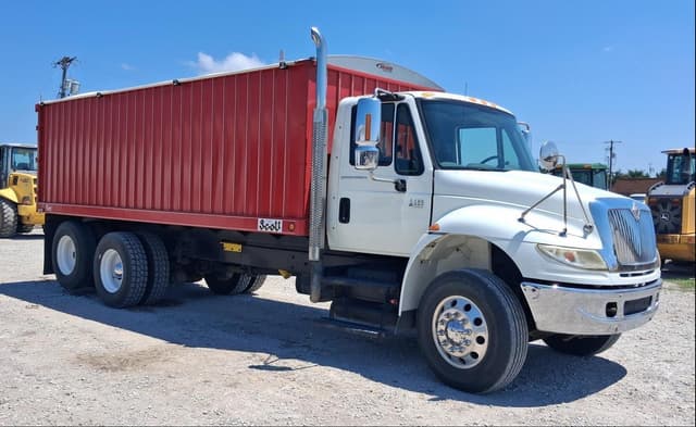 Image of International DuraStar 4400 equipment image 1