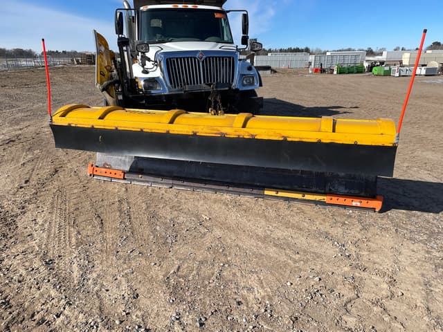 Image of International 7400 equipment image 2